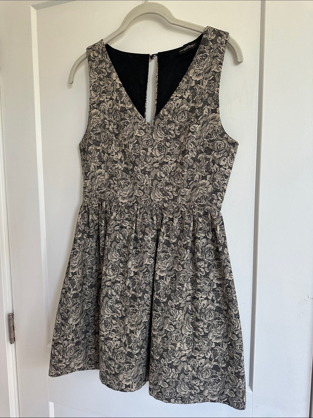 audrey Black and Cream Floral V-Neck Sleeveless Dress